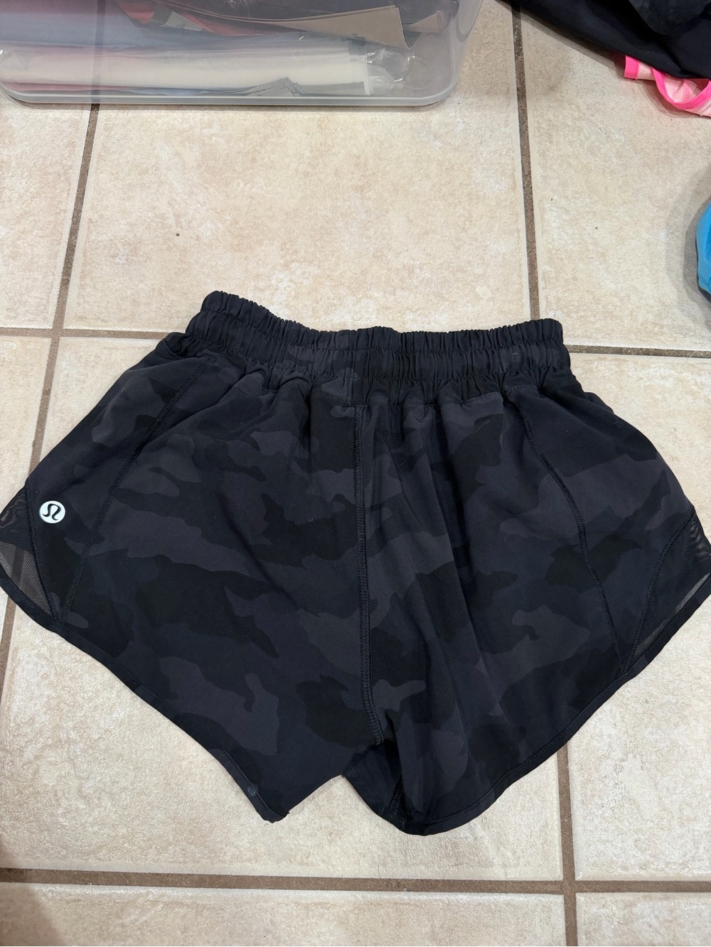 Lululemon Hotty Hot Shorts 2.5” - Picture 2 of 3